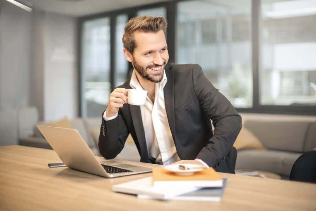 Det er dyrt at skifte rådgiver, og meget viden går tabt, hver gang du indgår nye samarbejdsaftaler. Skift kun, når du er sikker. Få mine 3 vigtigste fokuspunkter til en god rådgiver her.
